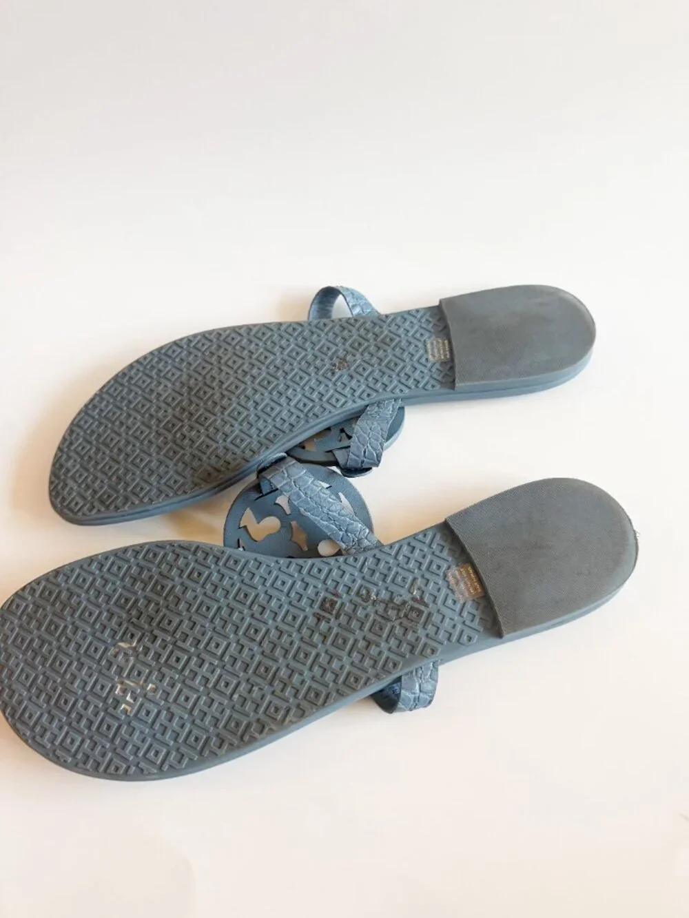 Tory Burch Miller Croc Embossed Leather Thong Sandals Blue Size 13M